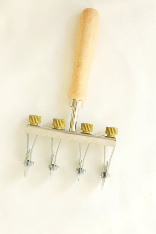 Adjustable pasta cutter with 4 stainless steel smooth wheels